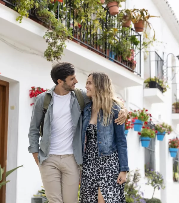 medium-shot-couple-walking-together-scaled-e1769423236238